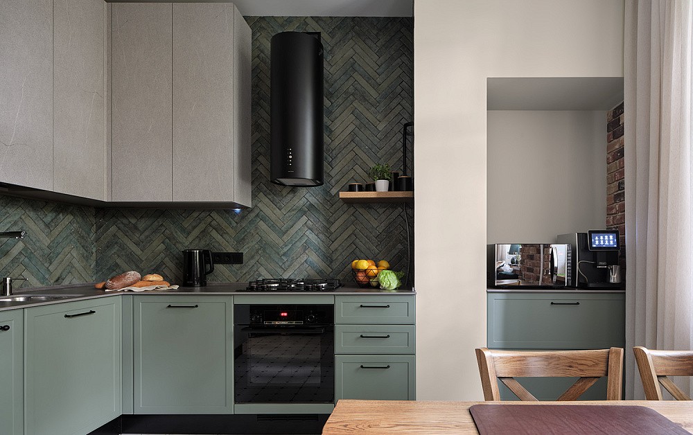 Кухня в московской сталинке в духе норвежского леса