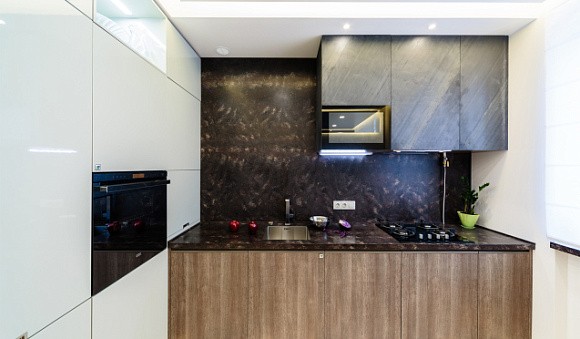 Коричневая кухня в Новосибирске