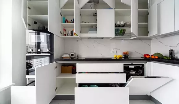 Светлая кухня в Екатеринбурге