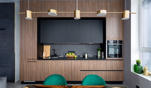 Современный дизайн светлой кухни