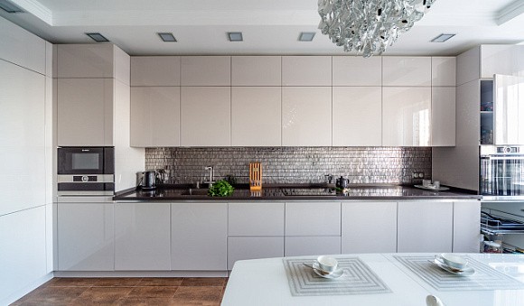 Бежевая кухня в Твери