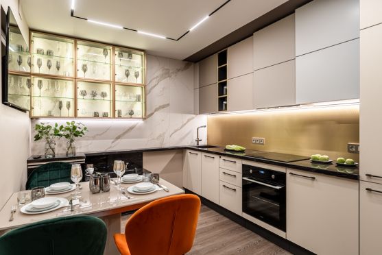 Светлые кухни, темные кухни